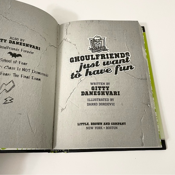 Monster High Book Ghoulfriends Just Want to Have Fun Book - Picture 9 of 15